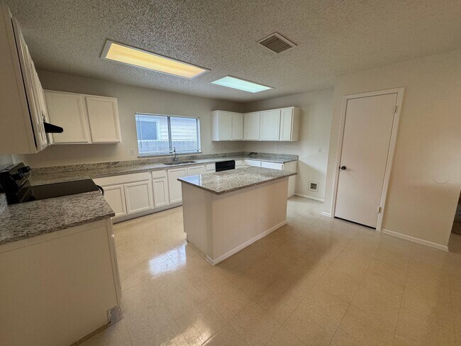 Photo - Spacious 3-Bedroom Home Near Randolph AFB ...