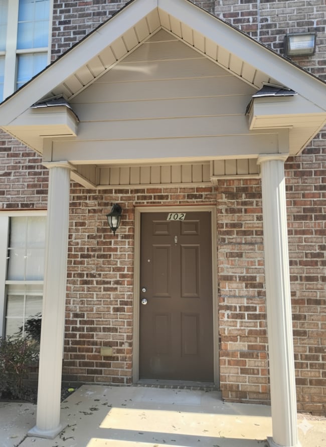 Building Photo - 2925 Hargrove E Rd Unit 102