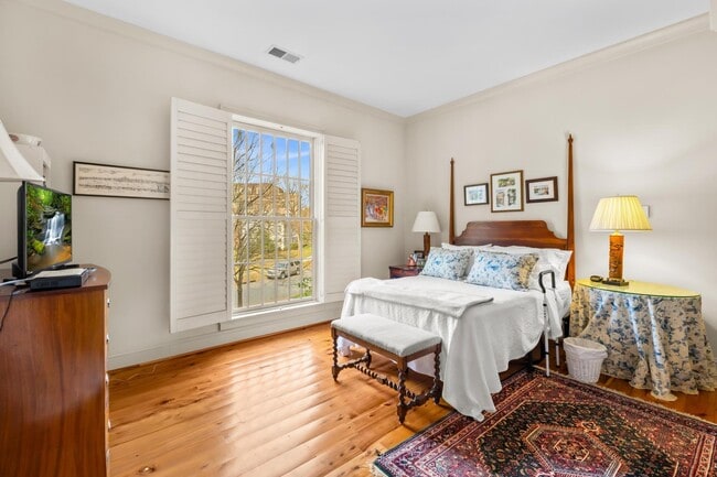 Photo - 459 Fenton Pl