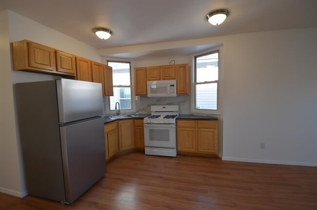 Photo - 211 Duncan Ave