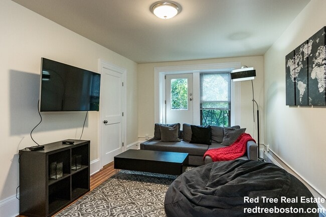 Building Photo - 1471 Beacon St Unit 4 Rental