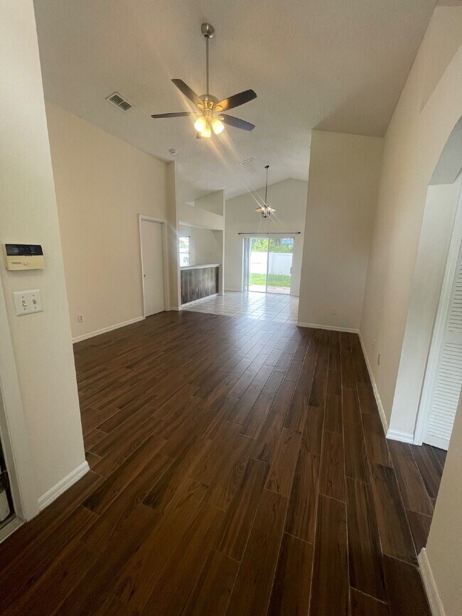 Photo - 4 Bedroom, 2 Bathroom Home in St. Cloud - Spacious 1612 Sq Ft