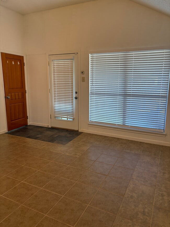 Photo - 106 Hollywood Dr