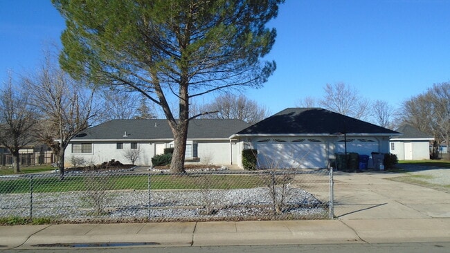 Building Photo - 4 Bedroom in Ravenwood Subdivision