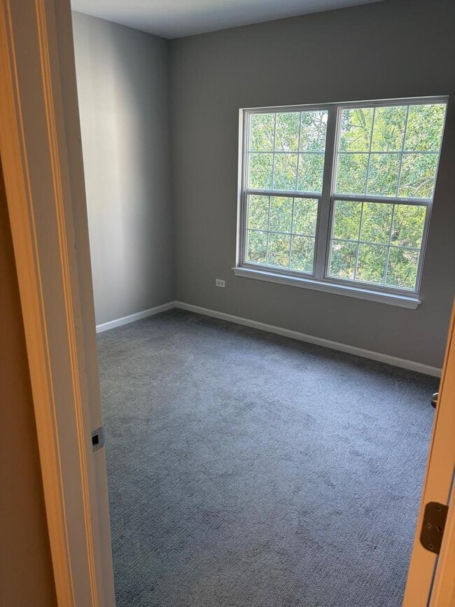 3243 Stratford Ct