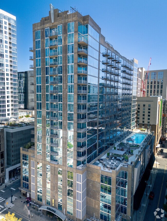 Building Photo - 301 Demonbreun St Unit 202 Rental