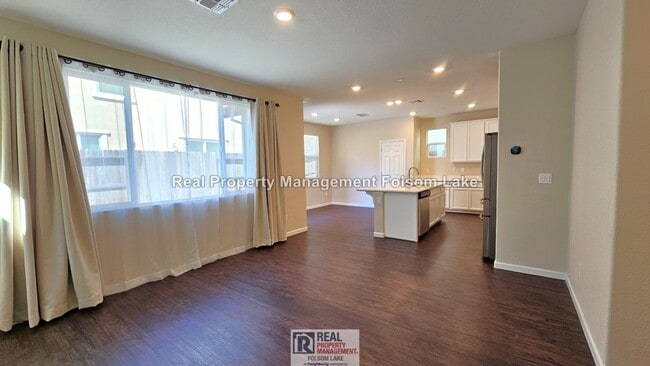 Photo - 3 bed 2.5 bath Home | Folsom Ranch - Gated Community | Walk to Dining & Coffee
