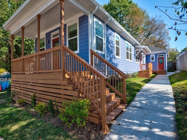 Photo - 1060 Grant St SE