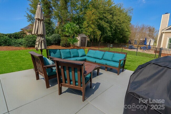 Photo - 131 Ashford Hollow Ln