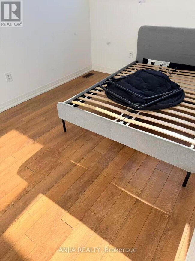 Photo - 119 Markland St