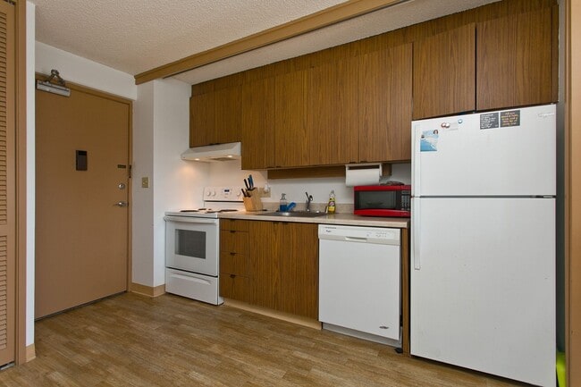 Photo - Fully Furnished One Bedroom Unit, Centrally located to Busline, Shopping and Grocery Store Unidad 1508