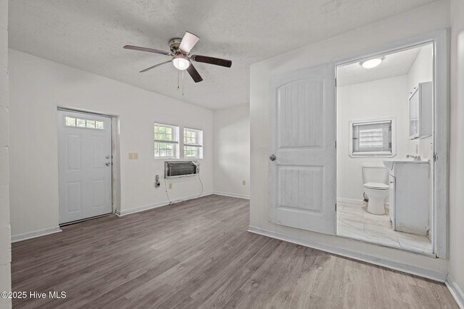 Photo - 700 2nd Ave
