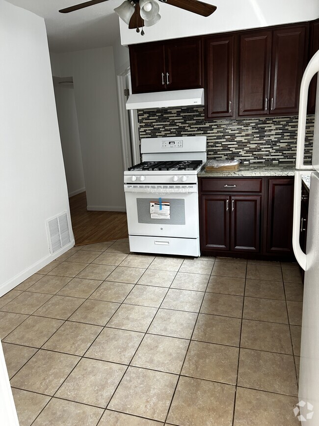 Building Photo - 81 Laredo Ave Unit 81 Laredo Avenue Rental