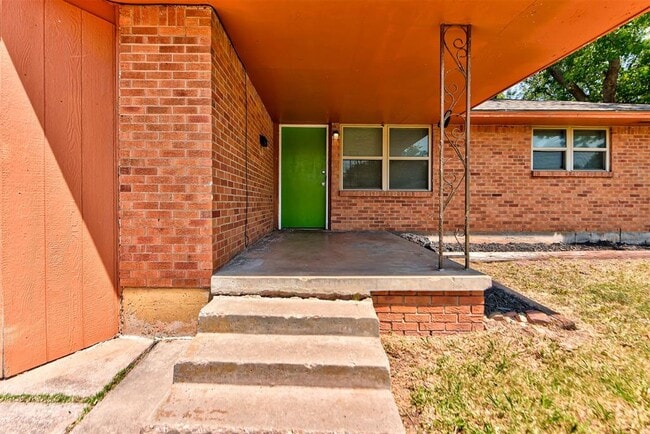 Photo - 773 SW 2nd St