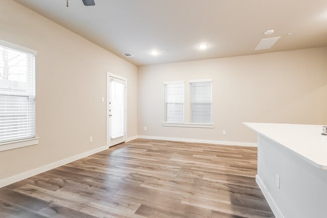Photo - 337 N Centro Cir
