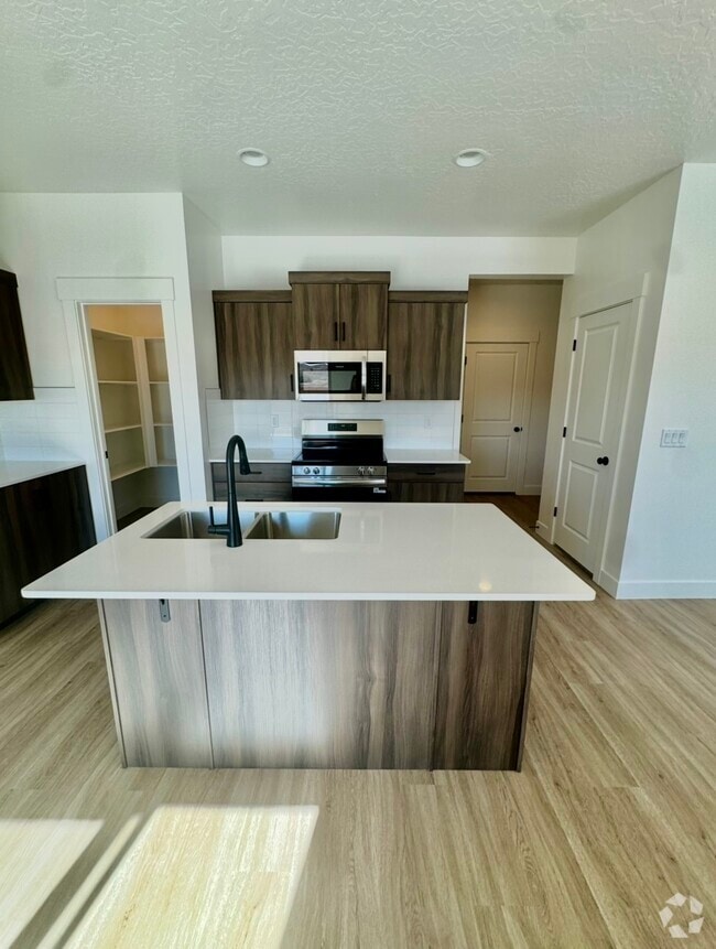 Building Photo - 5706 S Weehawken Ln Rental