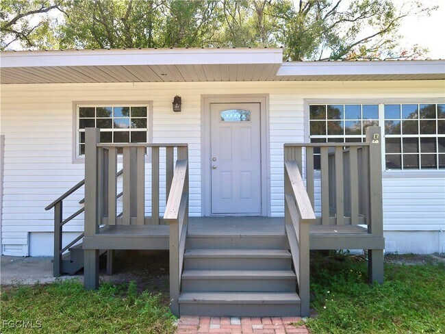 Photo - 257 E Yeomans Ave