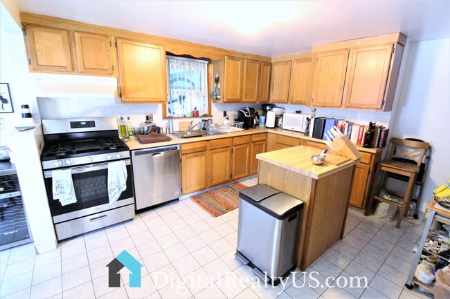 Photo - 116 Massasoit St Unit 1
