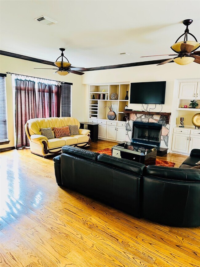 Photo - 6324 Fairdale Ln