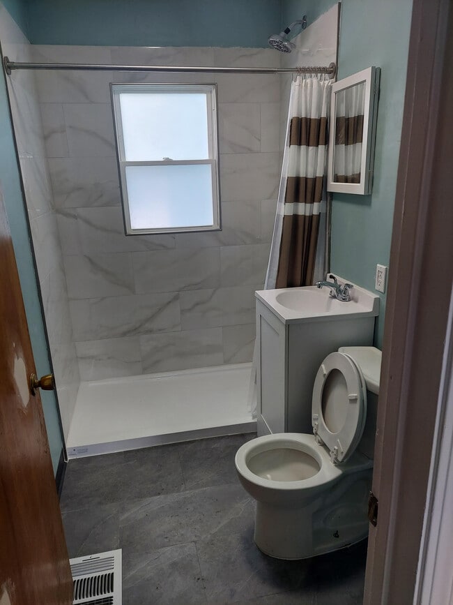 Baño - 220 Maryland St NE