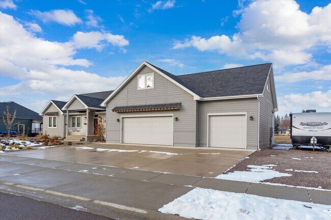 1015 Riparian Dr