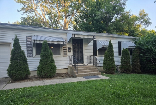 Building Photo - 9303 Lewis Ave