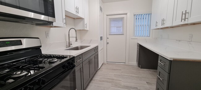 Building Photo - 1 Br in the Heart of Orange Unit 1459