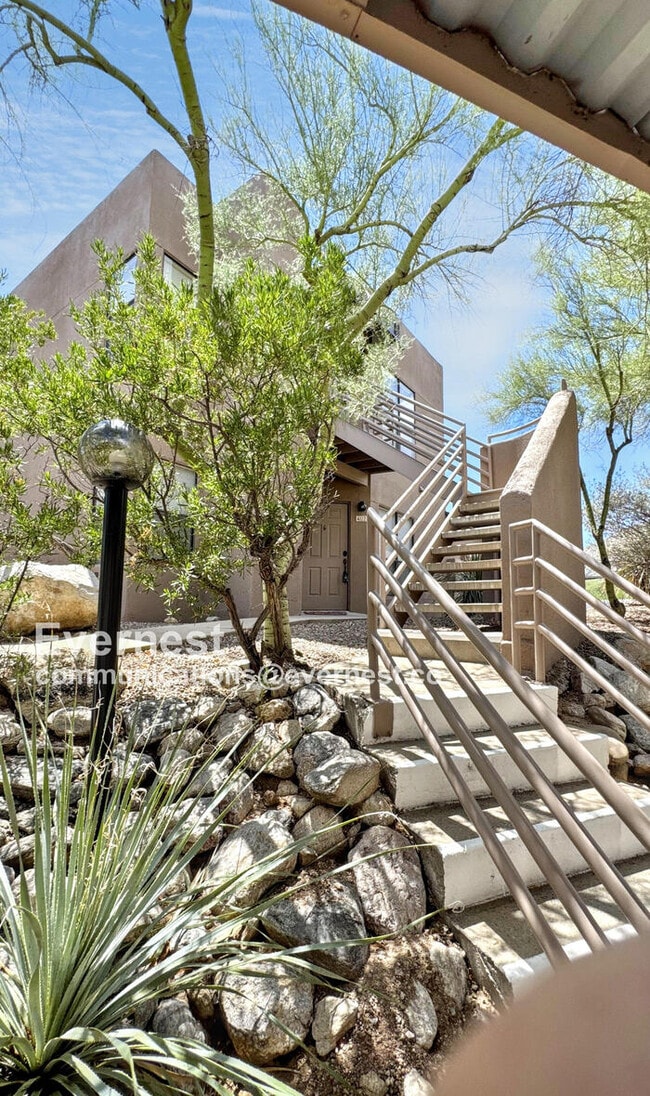 Building Photo - 6655 N Canyon Crest Dr Unit 4122 Rental