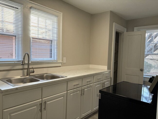Photo - 2 Bedroom, 1 Bathroom Apartment in Reidsville!