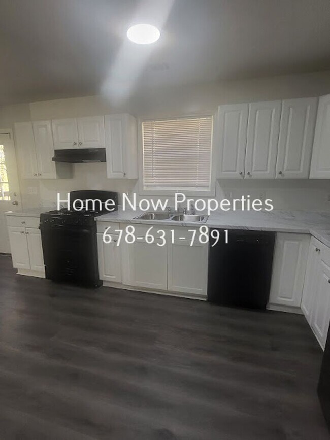 Photo - Spacious 4BR Home + Bonus Rooms in Mainstr...