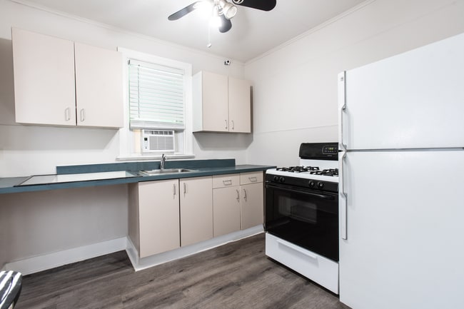 Photo - 1938 E Somerset St