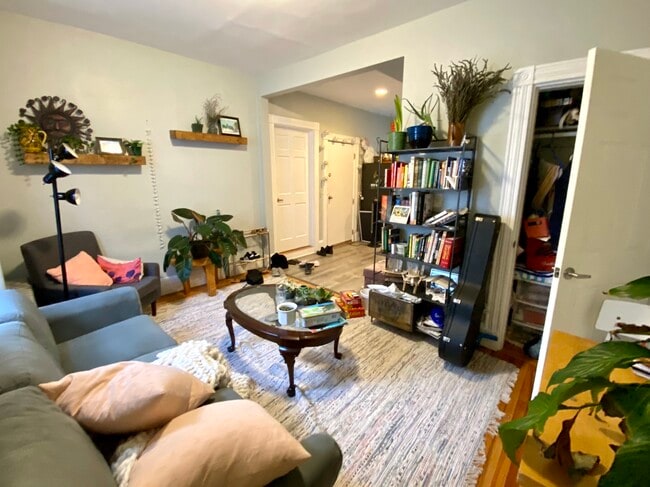 Building Photo - 3 Oswald St Unit 2