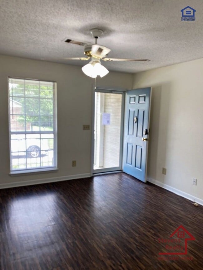 Photo - 445 Oriole Dr