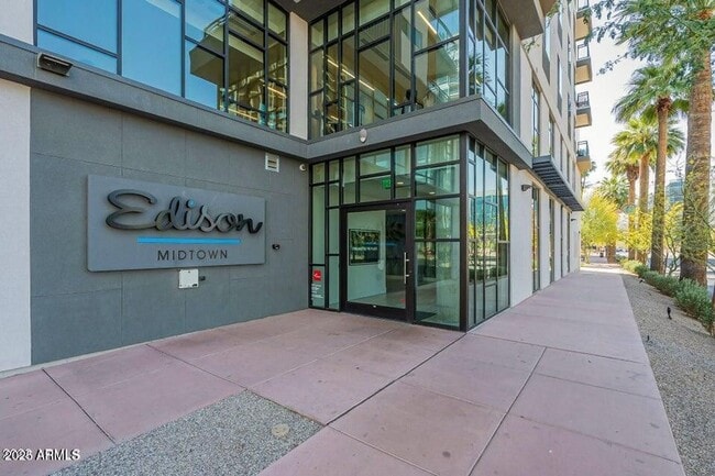 Building Photo - Resort Living in Midtown!!  Pool, Dog walk... Rental