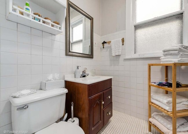 1421 W Cuyler Ave Unit 2