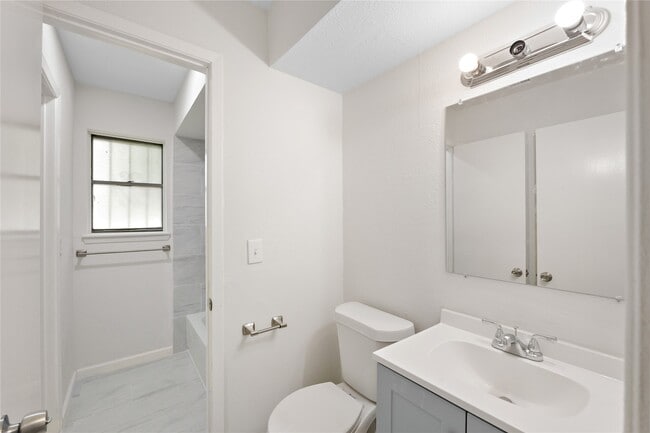 Photo - 7111 Pinehook Ln