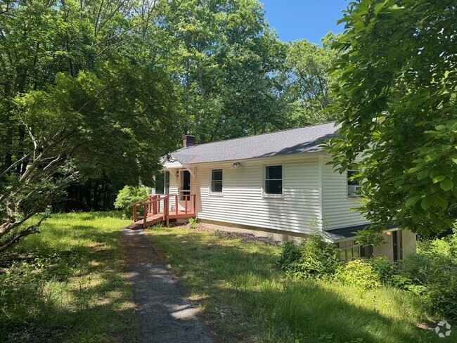 Building Photo - 27 Hunting Lodge Rd Rental