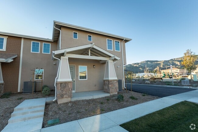 Building Photo - Loft Style of Living in Piru