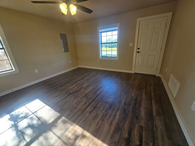 Photo - Modest in Mineral Wells