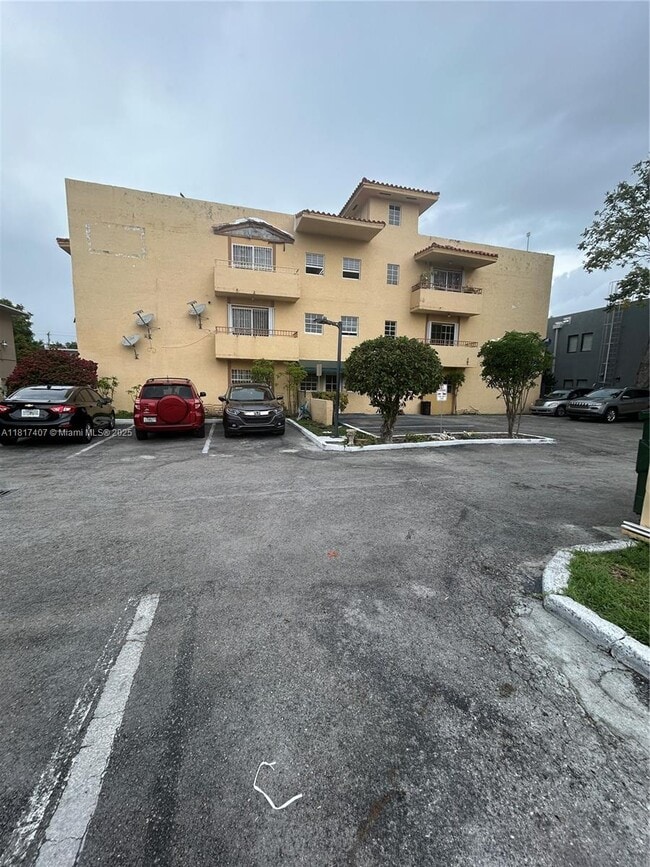 Photo - 1351 SW 4th St Unidad 18 Rental