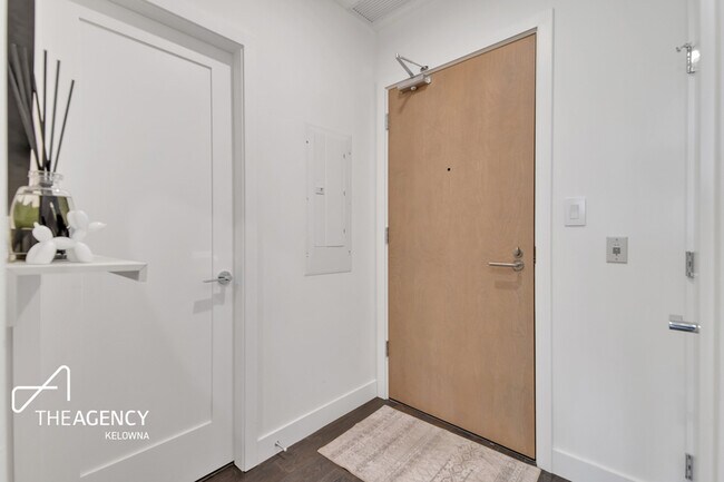 3389 Lakeshore Rd Unit 206