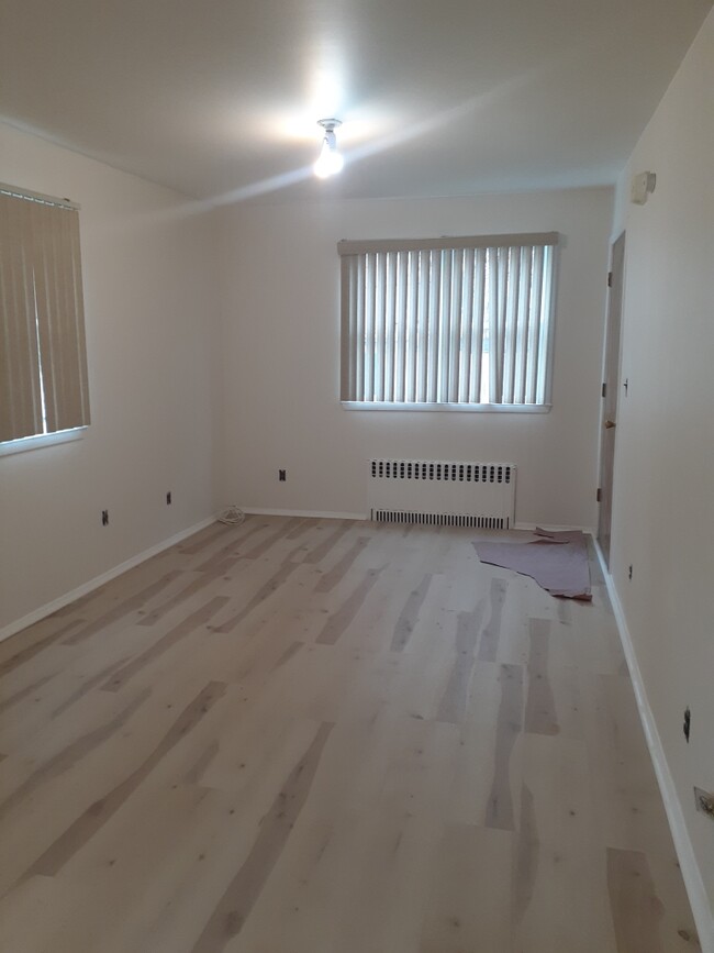 New flooring and plenty of natural lighting! - 42 Brighton 5th Ct Apartments Unit #1