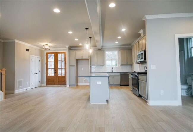 Photo - 1740 Bolton Rd NW