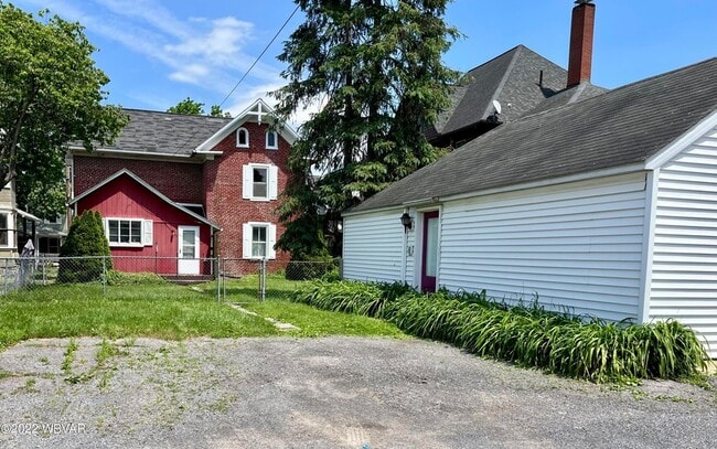 Photo - 336 Hastings St