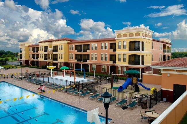 Building Photo - 13941 Clubhouse Dr Unit 204
