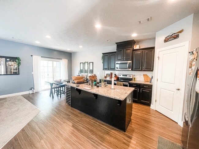 Photo - 690 Red Cedar Ct