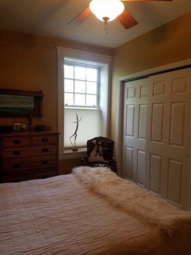 2056 Lafayette Ave Unit 2w