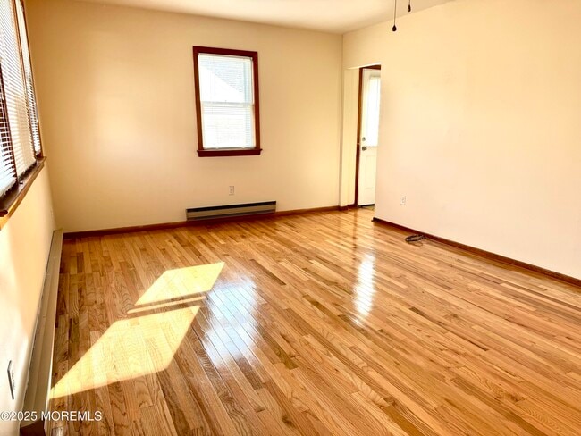 Photo - 520 Lloyd Rd