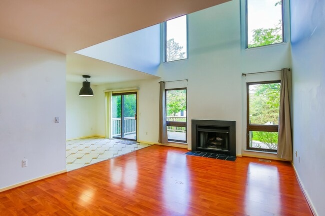 Photo - 716 Eton Ct