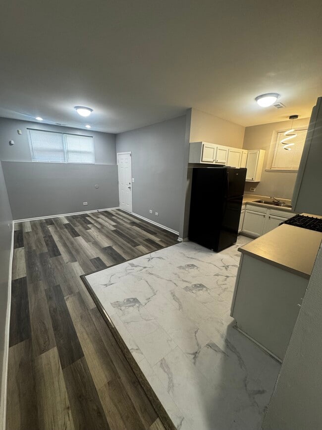 Building Photo - 6936 S Peoria St Unit 1
